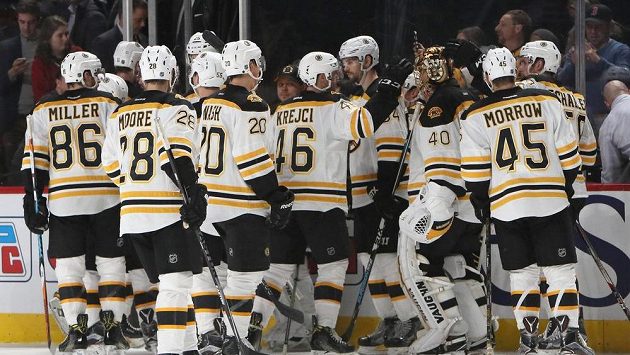 Hokejisté Bostonu se radují z výhry v Montrealu Hokejisté Bostonu se radují z výhry v Montrealu