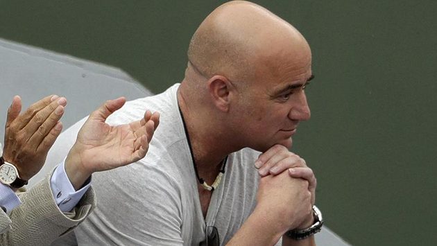 Trenér Srba Novaka Djokoviče Američan André Agassi. Trenér Srba Novaka Djokoviče Američan André Agassi.
