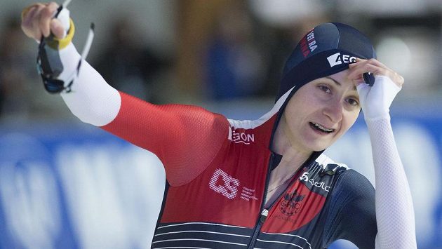 Martina Sáblíková se raduje z triumfu v závodě na 3000 metrů v Erfurtu. Martina Sáblíková se raduje z triumfu v závodě na 3000 metrů v Erfurtu.
