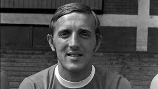 Ve věku 76 let zemřel bývalý anglický fotbalový reprezentant a člen úspěšného mužstva Liverpoolu Peter Thompson. Ve věku 76 let zemřel bývalý anglický fotbalový reprezentant a člen úspěšného mužstva Liverpoolu Peter Thompson.