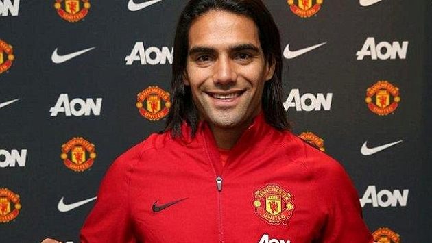 Radamel Falcao sice přišel v poslední den přestupního termínu do Manchesteru za velké peníze, ale pozici útočníka číslo jedna prozatím obsadil Wayne Rooney. Radamel Falcao sice přišel v poslední den přestupního termínu do Manchesteru za velké peníze, ale pozici útočníka číslo jedna prozatím obsadil Wayne Rooney.