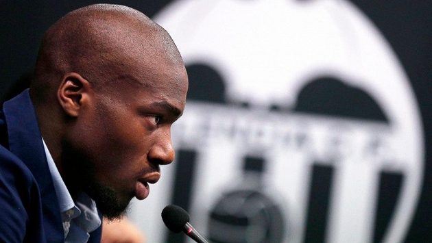 Francouzský záložník Geoffrey Kondogbia se stal třetí posilou fotbalistů Valencie za poslední čtyři dny. Francouzský záložník Geoffrey Kondogbia se stal třetí posilou fotbalistů Valencie za poslední čtyři dny.