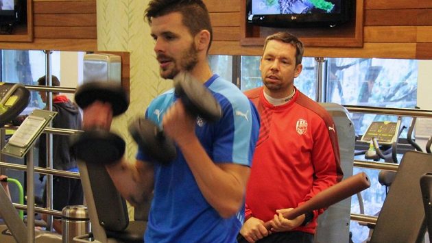 Tak se podívejte, jak podzimní kanonýr Michal Ďuriš maká pod dohledem kruťase Pavla Horvátha... Tak se podívejte, jak podzimní kanonýr Michal Ďuriš maká pod dohledem kruťase Pavla Horvátha...