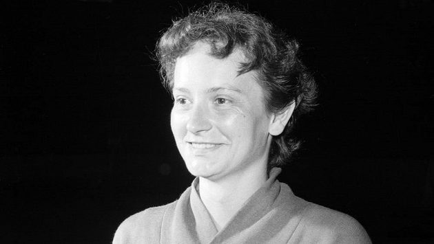 Ve věku 92 let zemřela 19. ledna 2020 Hana Ezrová-Kopáčková (na archivním snímku z roku 1956), někdejší kapitánka československé reprezentace a od roku 2005 členka Síně slávy českého basketbalu. Ve věku 92 let zemřela 19. ledna 2020 Hana Ezrová-Kopáčková (na archivním snímku z roku 1956), někdejší kapitánka československé reprezentace a od roku 2005 členka Síně slávy českého basketbalu.