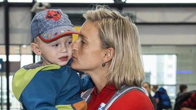 Barbora Špotáková se svým synem Jankem. Barbora Špotáková se svým synem Jankem.