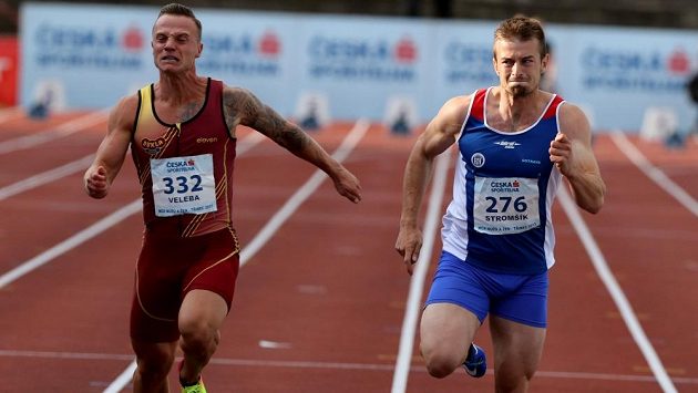 Sprinter Zdeněk Stromšík (vpravo) se na mítinku v Linci kvalifikoval na halové mistrovství světa Sprinter Zdeněk Stromšík (vpravo) se na mítinku v Linci kvalifikoval na halové mistrovství světa
