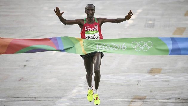Eliud Kipchoge vyhrál v Riu jako druhý Keňan v historii olympijský maratón. Ilustrační snímek. Eliud Kipchoge vyhrál v Riu jako druhý Keňan v historii olympijský maratón. Ilustrační snímek.