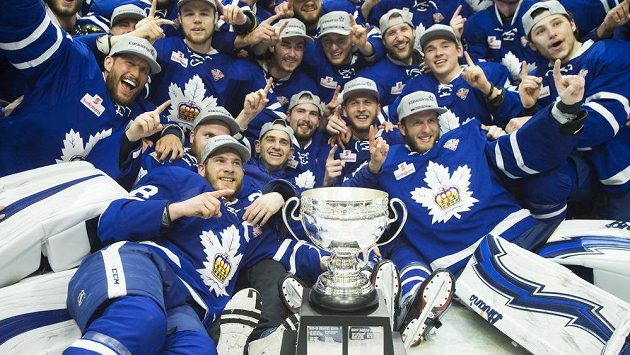 Hokejisté Toronta Marlies po triumfu v Calder Cupu. Hokejisté Toronta Marlies po triumfu v Calder Cupu.