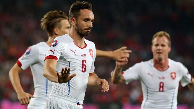 Tomáš Sivok byl v Turecku jedním z nejlepších českých fotbalistů. Svůj gól před istanbulským publikem však raději neslavil. Tomáš Sivok byl v Turecku jedním z nejlepších českých fotbalistů. Svůj gól před istanbulským publikem však raději neslavil.