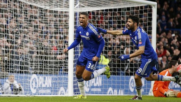 Ruben Loftus-Cheek (vlevo) se raduje společně s Diegem Costou z gólu. Ruben Loftus-Cheek (vlevo) se raduje společně s Diegem Costou z gólu.