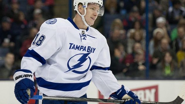 Český hokejista Ondřej Palát z Tampy Bay na trofej pro nejlepšího nováčka NHL nedosáhl. Český hokejista Ondřej Palát z Tampy Bay na trofej pro nejlepšího nováčka NHL nedosáhl.