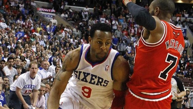 O postup Philadelphie se zasloužil André Iguodala (vlevo). O postup Philadelphie se zasloužil André Iguodala (vlevo).
