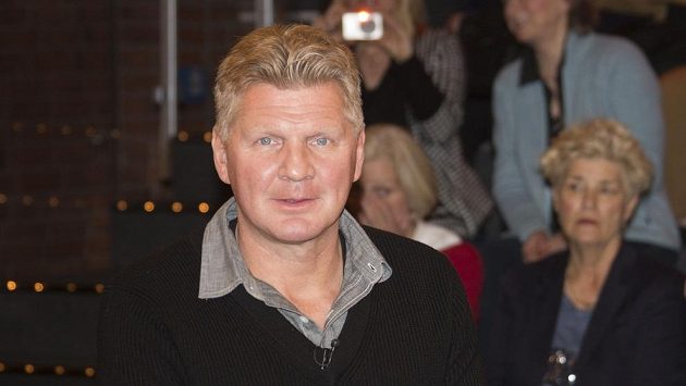 Stefan Effenberg v televizním studiu. Stefan Effenberg v televizním studiu.