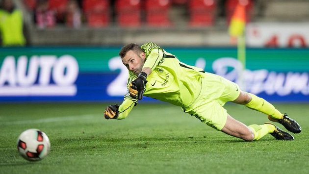 Brankář Ondřej Kolář v akci. Liberec mladého gólmana dobře zpeněžil. Brankář Ondřej Kolář v akci. Liberec mladého gólmana dobře zpeněžil.