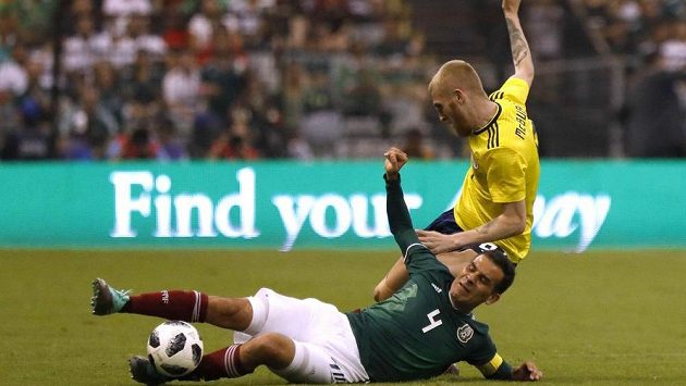 Mexičan Rafael Márquez (v zeleném) se jako čtvrtý fotbalista v historii zúčastní pátého mistrovství světa. Mexičan Rafael Márquez (v zeleném) se jako čtvrtý fotbalista v historii zúčastní pátého mistrovství světa.