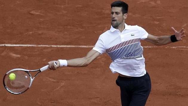 Tenista Novak Djokovič zachraňoval na French Open postup do osmifinále v pěti setech. Tenista Novak Djokovič zachraňoval na French Open postup do osmifinále v pěti setech.