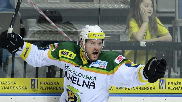 Autor rozhodujícího gólu Karlových Varů, útočník Michal Vachovec. Autor rozhodujícího gólu Karlových Varů, útočník Michal Vachovec.