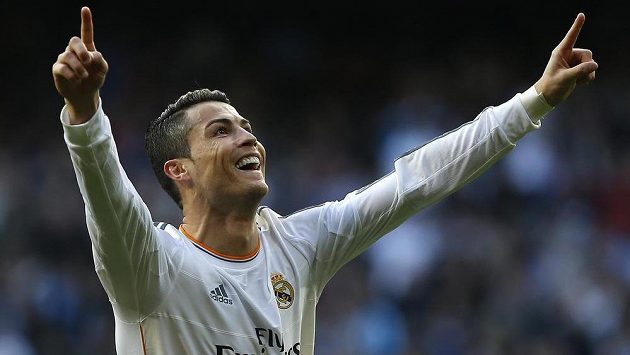 Opora Realu Madrid Cristiano Ronaldo slaví gól proti Granadě. Opora Realu Madrid Cristiano Ronaldo slaví gól proti Granadě.