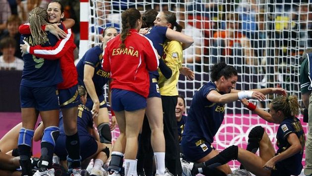 Španělské házenkářky se radují z postupu do semidinále olympijského turnaje přes Chorvatsko. Španělské házenkářky se radují z postupu do semidinále olympijského turnaje přes Chorvatsko.