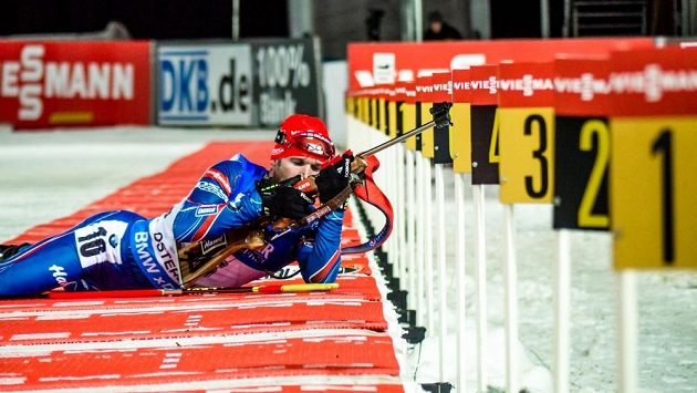 Biatlonista Michal Šlesingr na střelnici v Östersundu Biatlonista Michal Šlesingr na střelnici v Östersundu