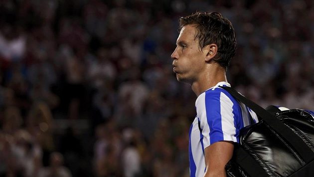 Český tenista Tomáš Berdych po prohraném semifinálovém duelu Australian Open se Švýcarem Stanislasem Wawrinkou. Český tenista Tomáš Berdych po prohraném semifinálovém duelu Australian Open se Švýcarem Stanislasem Wawrinkou.