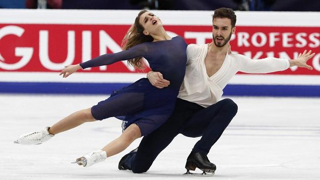 Francouzi Gabriella Papadakisová a Guillaume Cizeron při volném tanci na ME v Moskvě. Francouzi Gabriella Papadakisová a Guillaume Cizeron při volném tanci na ME v Moskvě.