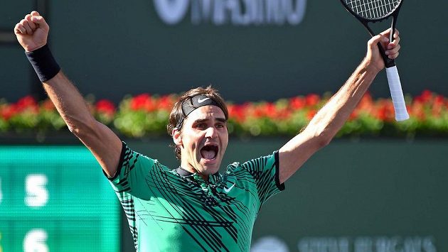 Švýcar Roger Federer po výhře nad krajanem Stanem Wawrinkou v Indian Wells. Švýcar Roger Federer po výhře nad krajanem Stanem Wawrinkou v Indian Wells.