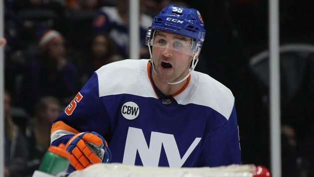 Obránce NY Islanders Johnny Boychuk. Obránce NY Islanders Johnny Boychuk.