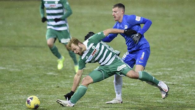 Zleva Matěj Pulkrab z Bohemians a Marios Purzitidis z Liberce. Zleva Matěj Pulkrab z Bohemians a Marios Purzitidis z Liberce.