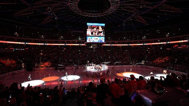 Utkání NHL Philadelphia Flyers - Chicago Blackhawks v pražské O2 areně. Utkání NHL Philadelphia Flyers - Chicago Blackhawks v pražské O2 areně.