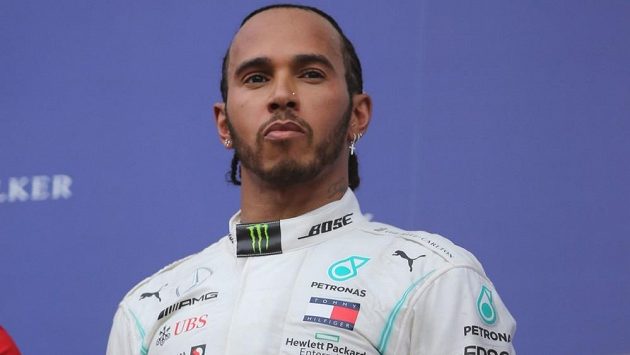 Lewis Hamilton žádá po Mercedesu zlepšení. Lewis Hamilton žádá po Mercedesu zlepšení.