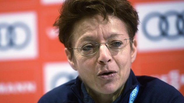 Bývalá generální sekretářka Sarah Lewisová chce jako první žena ve stoleté historii vést Mezinárodní lyžařskou federaci (FIS). Bývalá generální sekretářka Sarah Lewisová chce jako první žena ve stoleté historii vést Mezinárodní lyžařskou federaci (FIS).