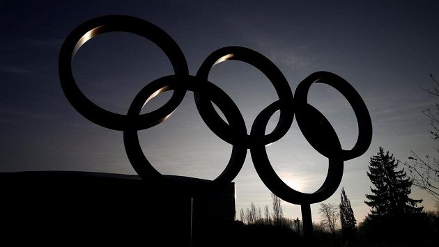 Olympijské kruhy před sídlem MOV v Lausanne - ilustrační foto. Olympijské kruhy před sídlem MOV v Lausanne - ilustrační foto.