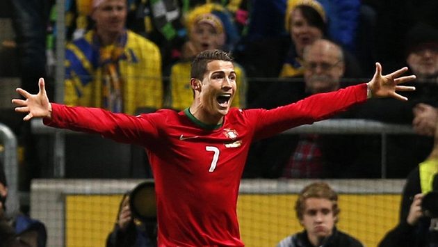 Portugalec Cristiano Ronaldo se raduje z gólu proti Švédsku. Portugalec Cristiano Ronaldo se raduje z gólu proti Švédsku.