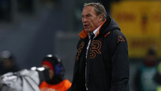 Trenér Zdeněk Zeman zůstává trenérem AS Řím. Trenér Zdeněk Zeman zůstává trenérem AS Řím.