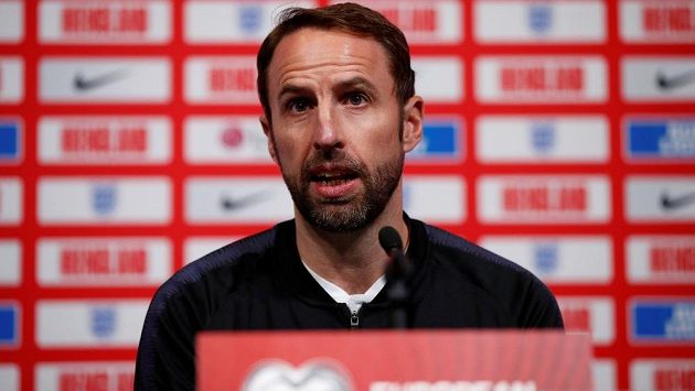 Kouč anglické fotbalové reprezentace Gareth Southgate na tiskové konferenci. Kouč anglické fotbalové reprezentace Gareth Southgate na tiskové konferenci.