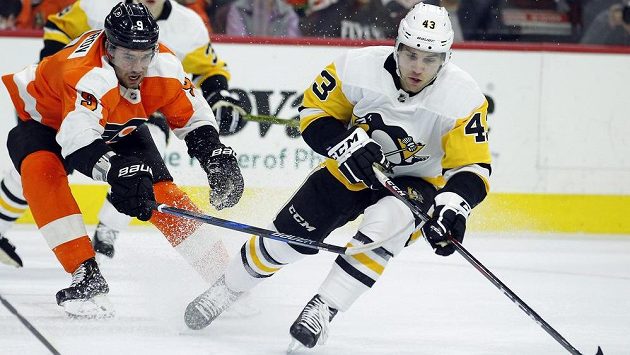 Německý hokejový útočník Tom Kühnhackl uzavřel po vypršení poslední dvouleté smlouvy s Pittsburghem jako volný hráč roční kontrakt s New York Islanders. Německý hokejový útočník Tom Kühnhackl uzavřel po vypršení poslední dvouleté smlouvy s Pittsburghem jako volný hráč roční kontrakt s New York Islanders.