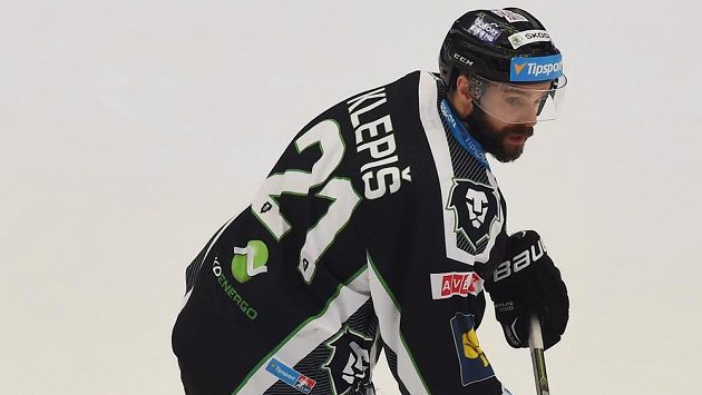 Jakuba Klepiše z Mladé Boleslavi čekal v Třinci jen pískot domácích fanoušků. Jakuba Klepiše z Mladé Boleslavi čekal v Třinci jen pískot domácích fanoušků.