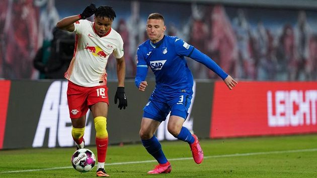 Christopher Nkunku z Lipska a Pavel Kadeřábek z Hoffenheimu. Christopher Nkunku z Lipska a Pavel Kadeřábek z Hoffenheimu.