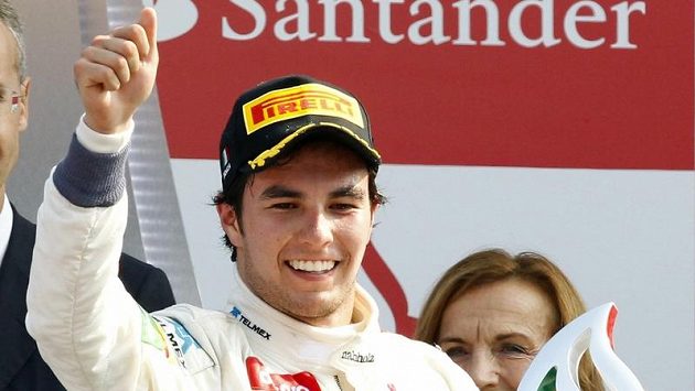 Pilot formule jedna Sergio Pérez slaví druhé místo na Velké ceně Itálie v Monze. Pilot formule jedna Sergio Pérez slaví druhé místo na Velké ceně Itálie v Monze.