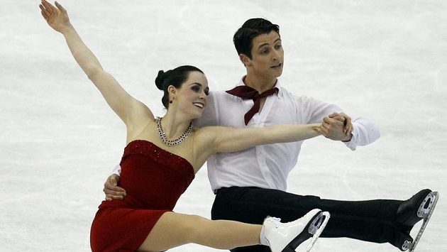 Tessa Virtueová a Scott Moir z Kanady během mistrovství světa v Nice Tessa Virtueová a Scott Moir z Kanady během mistrovství světa v Nice