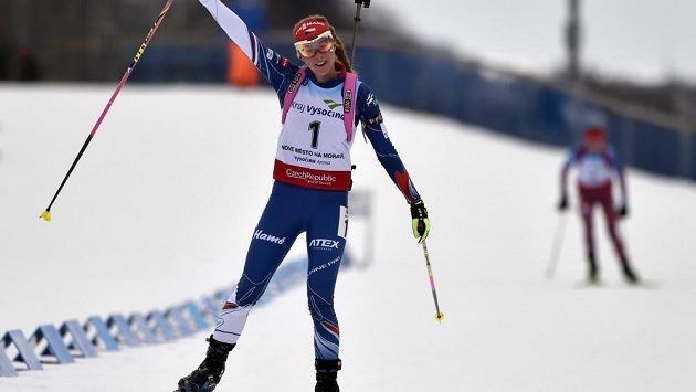 Markéta Davidová v cíli stíhacího závodu na ME juniorů v Novém Městě. Markéta Davidová v cíli stíhacího závodu na ME juniorů v Novém Městě.