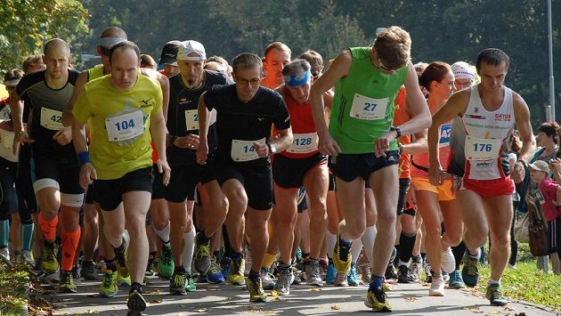 Vše připraveno, závodníci mohou startovat. Kolik si jich vzpomnělo na organizátory? Vše připraveno, závodníci mohou startovat. Kolik si jich vzpomnělo na organizátory?