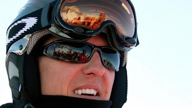 Michael Schumacher se v neděli vážně zranil při lyžování ve francouzských Alpách. Michael Schumacher se v neděli vážně zranil při lyžování ve francouzských Alpách.