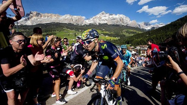 Španělský cyklista Alejandro Valverde na trati Giro d'Italia. Španělský cyklista Alejandro Valverde na trati Giro d'Italia.