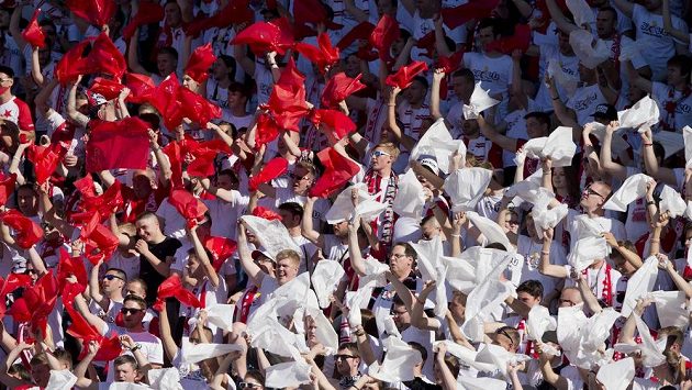 Fanoušci Slavie během zápasu s Brnem na Strahově. Fanoušci Slavie během zápasu s Brnem na Strahově.