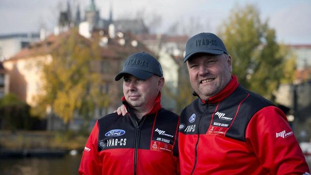 Martin Kolomý (vpravo) s navigátorem Jiřím Strossem. Martin Kolomý (vpravo) s navigátorem Jiřím Strossem.