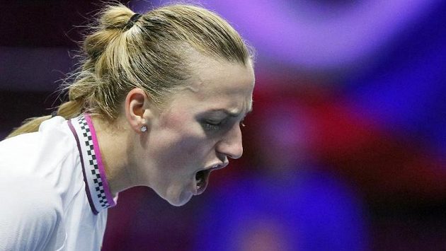 Petra Kvitová se povzbuzuje ve čtvrtfinálovém utkání turnaje v Petrohradu. Petra Kvitová se povzbuzuje ve čtvrtfinálovém utkání turnaje v Petrohradu.