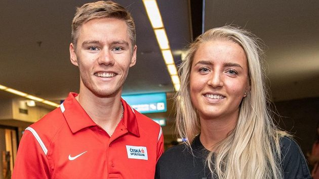 Pavel Maslák se snoubenkou Nellou během odjezdu na atletické ME do Berlína. Pavel Maslák se snoubenkou Nellou během odjezdu na atletické ME do Berlína.