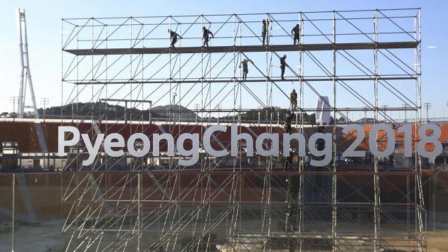 Olympijský stadión v Pchjongčchangu. Dokončovací práce probíhají i zde. Olympijský stadión v Pchjongčchangu. Dokončovací práce probíhají i zde.